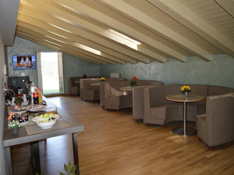 Jolie Center Bed & Breakfast